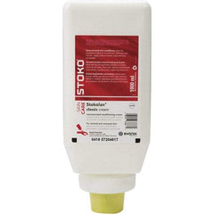 SC Johnson Professional - 1,000 mL Moisturizing Lotion - Comes in Bottle, Light Fragrance - Strong Tooling