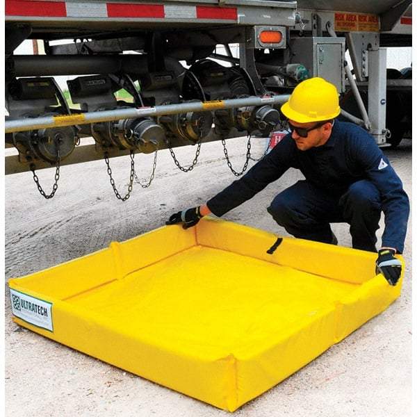 UltraTech - 15 Gal 18 oz PVC Containment Berm, Mini-Foam Wall - 1/2' High x 2' Wide x 2" Long - Strong Tooling