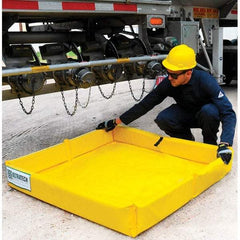 UltraTech - 60 Gal 18 oz PVC Containment Berm, Mini-Foam Wall - 1/2' High x 4' Wide x 4" Long - Strong Tooling