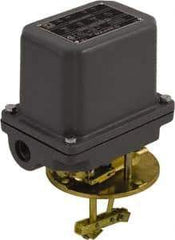 Square D - 4 NEMA Rated, DPST-DB, Float Switch Pressure and Level Switch - 575 VAC, Line-Load-Load-Line Terminal - Strong Tooling