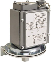 Square D - 4, 13 and 4X NEMA Rated, DPDT, 1 to 40 psi, Vacuum Switch Pressure and Level Switch - Adjustable Pressure, 120 VAC, 125 VDC, 240 VAC, 250 VDC, Screw Terminal - Strong Tooling