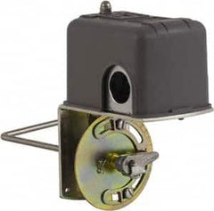 Square D - 1 NEMA Rated, DPST, Float Switch Pressure and Level Switch - 575 VAC, Line-Load-Load-Line Terminal - Strong Tooling