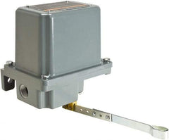 Square D - 4 NEMA Rated, DPST, Float Switch Pressure and Level Switch - 575 VAC, Line-Load-Load-Line Terminal - Strong Tooling