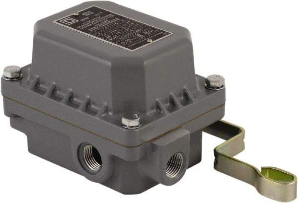 Square D - 4 NEMA Rated, DPST, Float Switch Pressure and Level Switch - 575 VAC, Line-Load-Load-Line Terminal - Strong Tooling