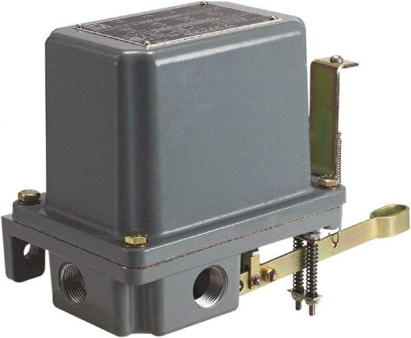 Square D - 4 NEMA Rated, DPST-DB, Float Switch Pressure and Level Switch - 575 VAC, Line-Load-Load-Line Terminal - Strong Tooling