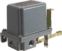 Square D - 4 NEMA Rated, DPST-DB, Float Switch Pressure and Level Switch - 575 VAC, Line-Load-Load-Line Terminal - Strong Tooling