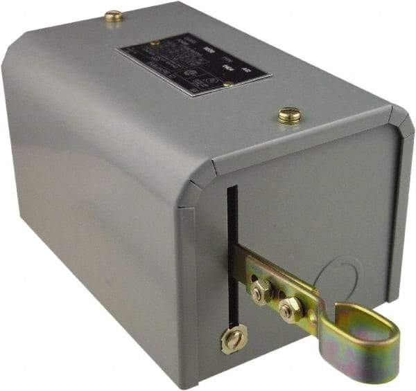 Square D - 1 NEMA Rated, DPST-DB, Float Switch Pressure and Level Switch - 575 VAC, Line-Load-Load-Line Terminal - Strong Tooling