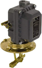 Square D - 7 and 9 NEMA Rated, DPST, Float Switch Pressure and Level Switch - 575 VAC, Line-Load-Load-Line Terminal - Strong Tooling