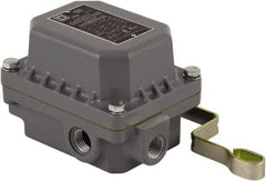 Square D - 4 NEMA Rated, DPST, Float Switch Pressure and Level Switch - 230 VAC, Line-Load-Load-Line Terminal - Strong Tooling