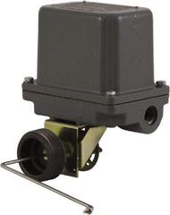 Square D - 4 NEMA Rated, DPST-DB, Float Switch Pressure and Level Switch - 575 VAC, Line-Load-Load-Line Terminal - Strong Tooling